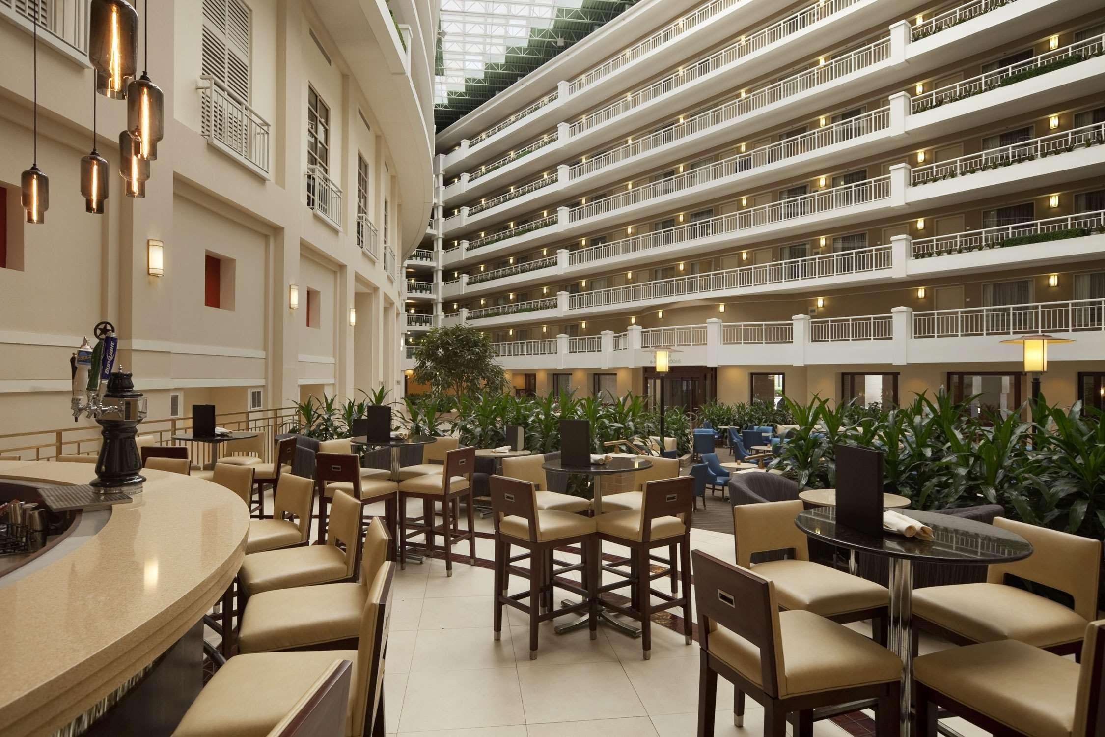 Embassy Suites By Hilton Alexandria Old Town Exterior foto
