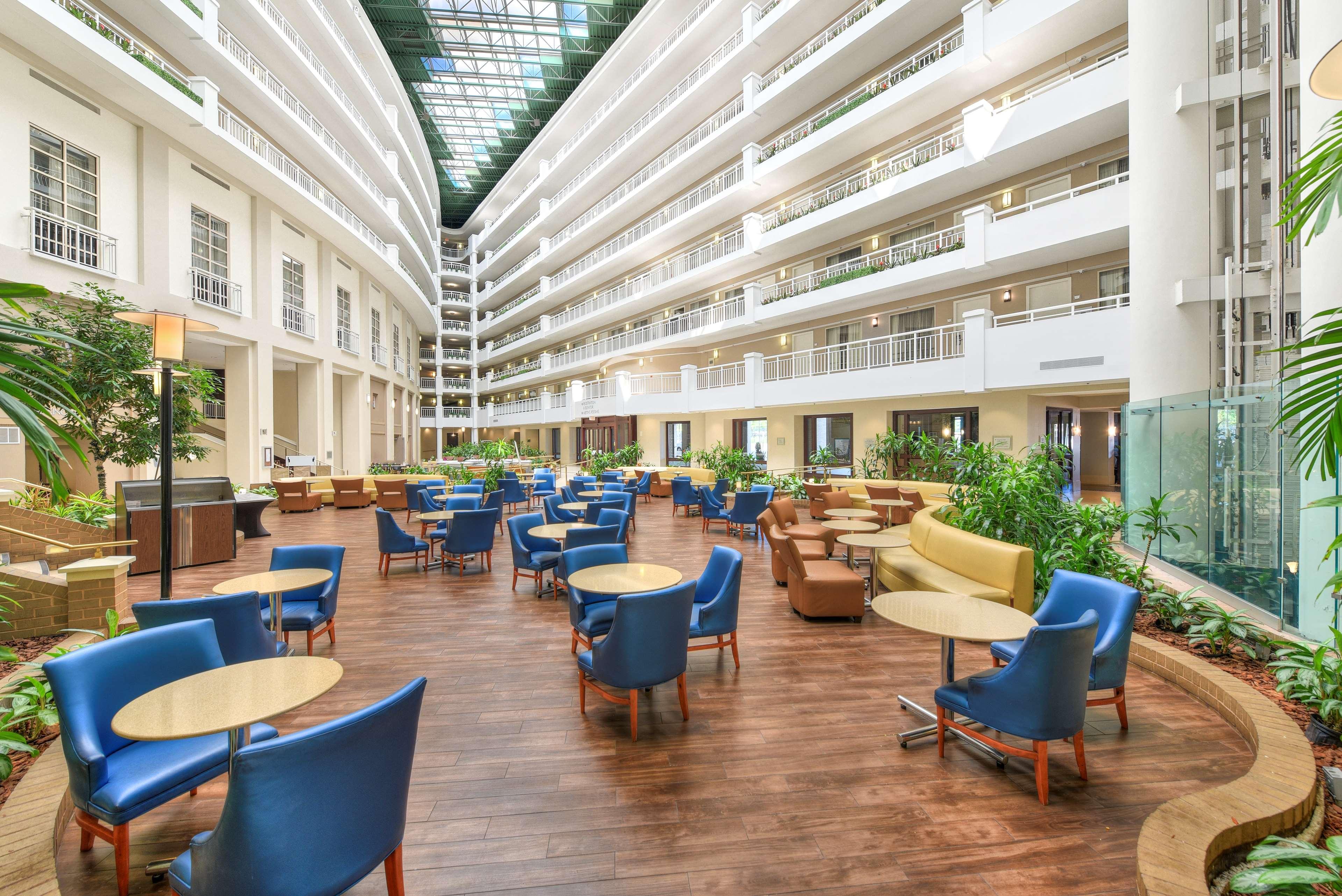 Embassy Suites By Hilton Alexandria Old Town Exterior foto